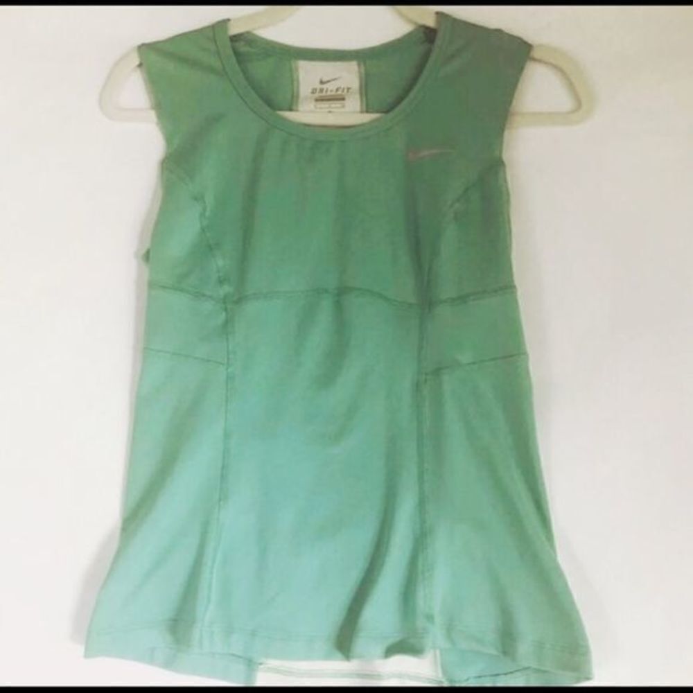 *30off3* NWOT. Nike Women’s‎ Dri Fit Aqua Top - Picture 3 of 5